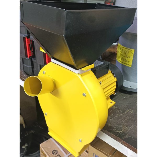 Электрическая дробилка зерна Rolf мощностью 1100 Вт