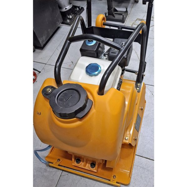 Бензиновая мото виброплита BOSS мощностью 5.5 л.с