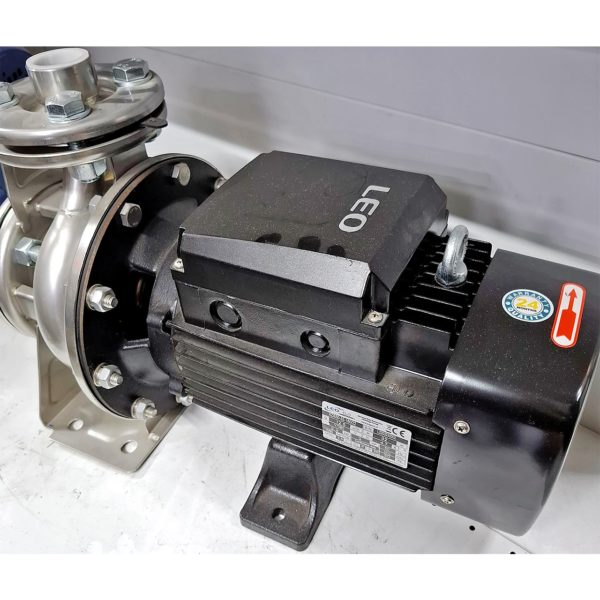 Центробежный насос LEO мощностью 2200 Вт