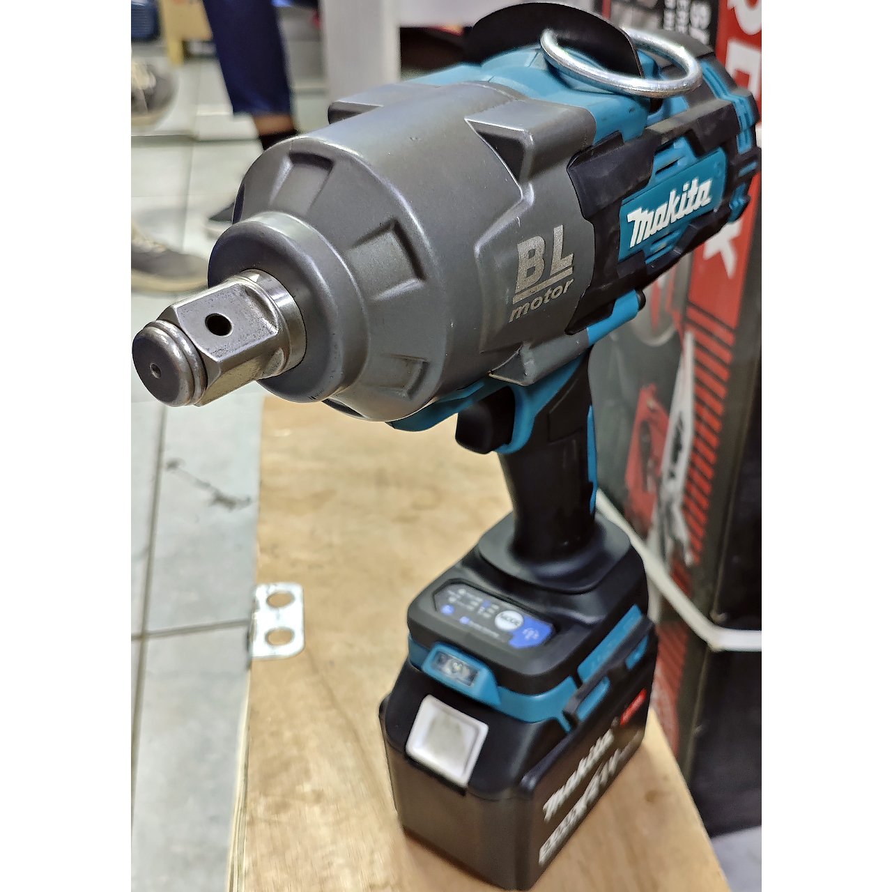 Гайковерт Makita моментом силы 2800 Н∙м
