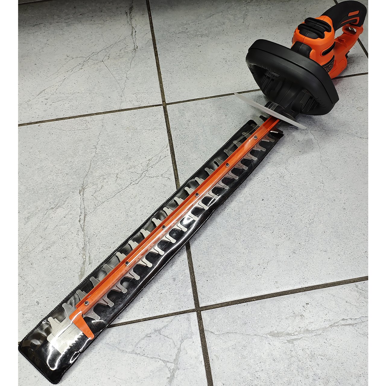 Кусторез электрический Black & Decker 1835 ходов-в-мин