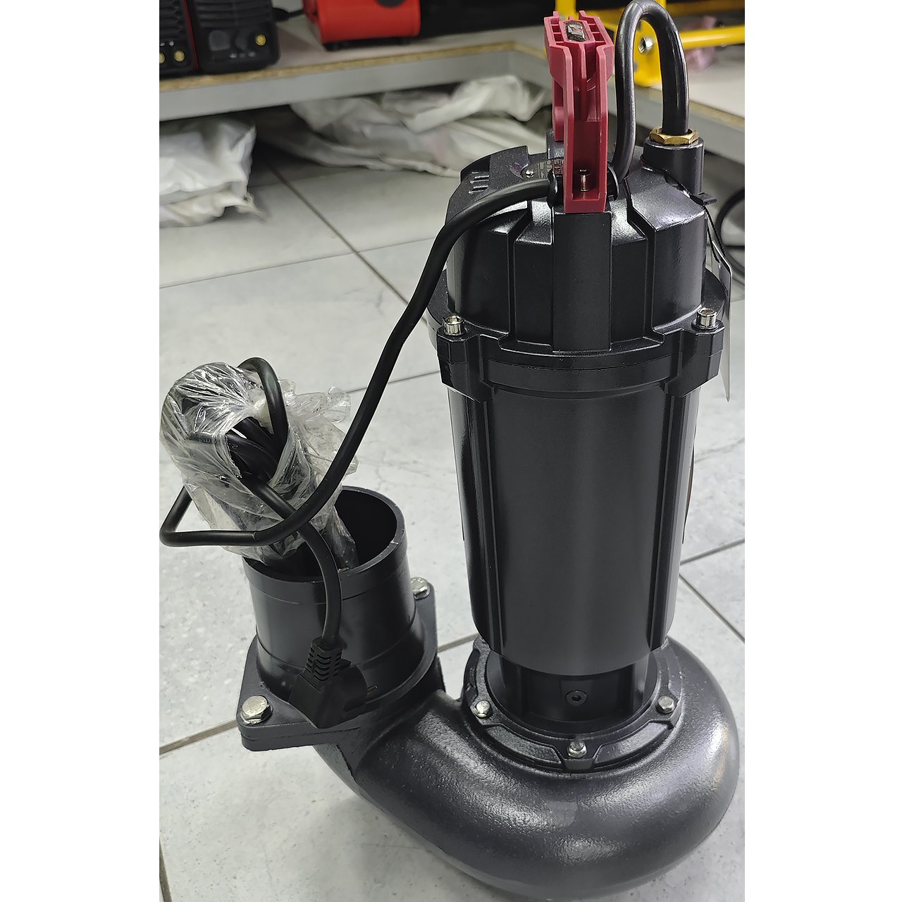 Погружной насос D-max, мощностью 2200 Вт