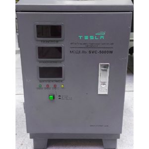 Стабилизатор напряжения Tesla мощностью 5000 Вт