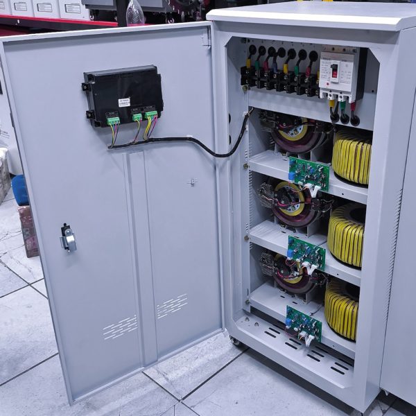 Трёхфазный стабилизатор напряжения BOSS мощностью 50 кВА