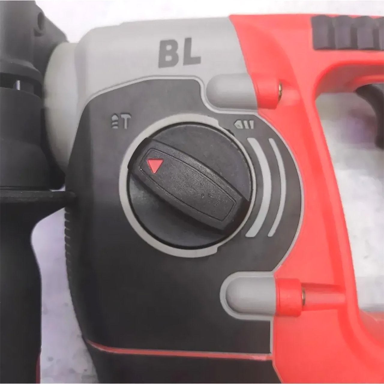 Перфоратор Milwaukee 6200 оборотов-в-мин (аккумуляторный) 2 Перфоратор Milwaukee 6200 оборотов-в-мин (аккумуляторный)