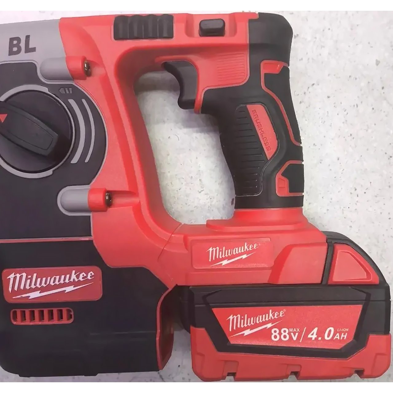 Перфоратор Milwaukee 6200 оборотов-в-мин (аккумуляторный) 3 Перфоратор Milwaukee 6200 оборотов-в-мин (аккумуляторный)