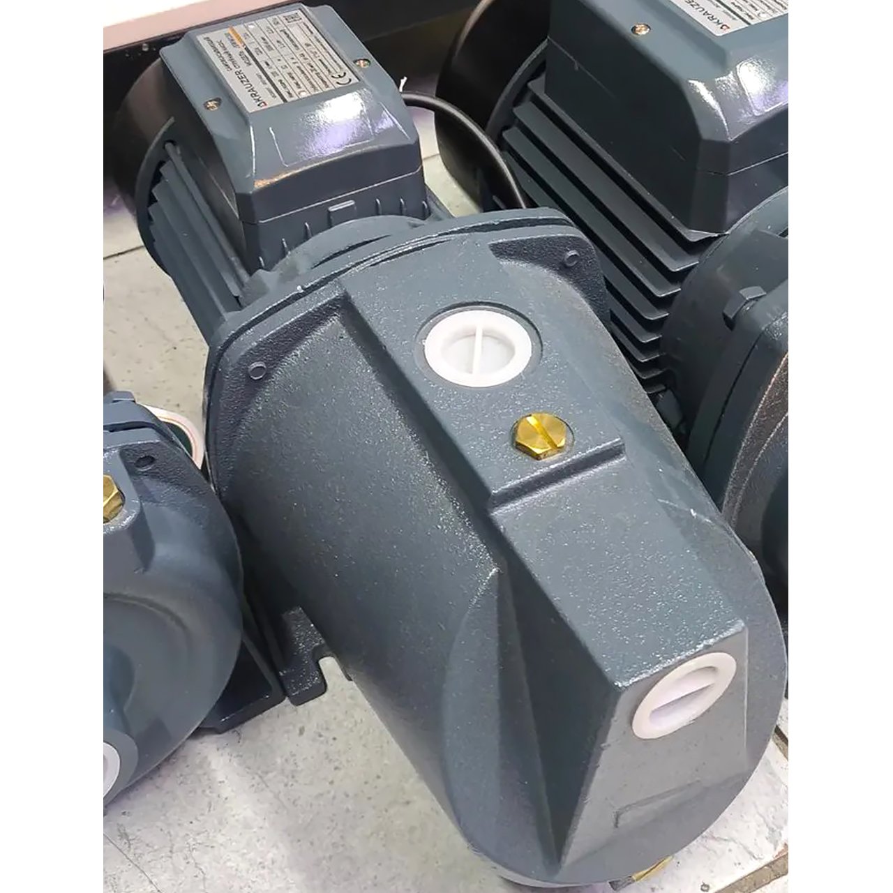 Поливной насос Krauzer 100 литров-в-минуту мощностью 1500 Вт 4 Поливной насос Krauzer 100 литров-в-минуту мощностью 1500 Вт