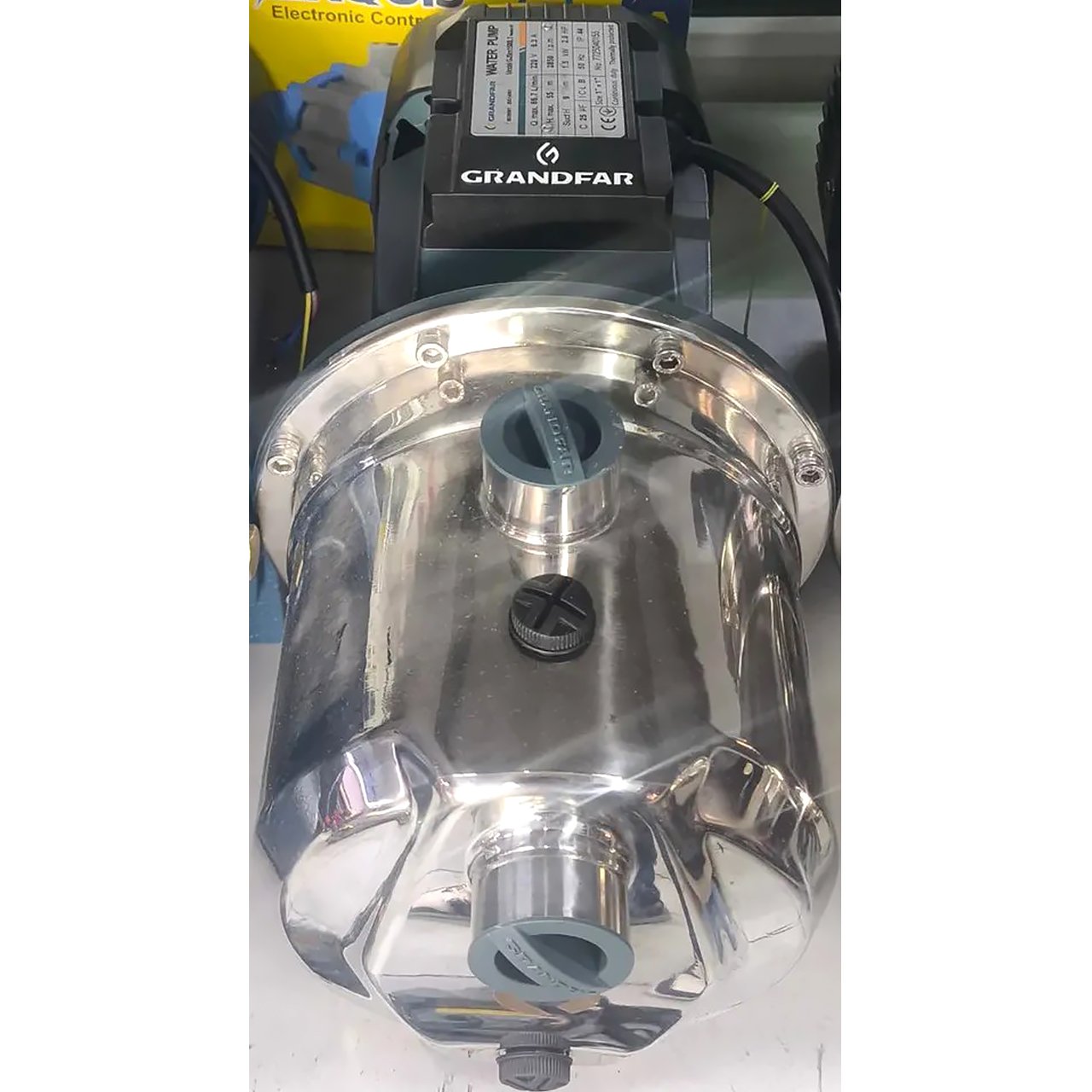 Центробежный насос Grandfar 67 литров-минуту мощностью 1500 Вт