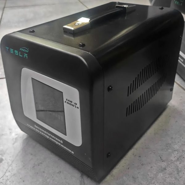 Однофазный стабилизатор напряжения Tesla мощностью 2000 ВА