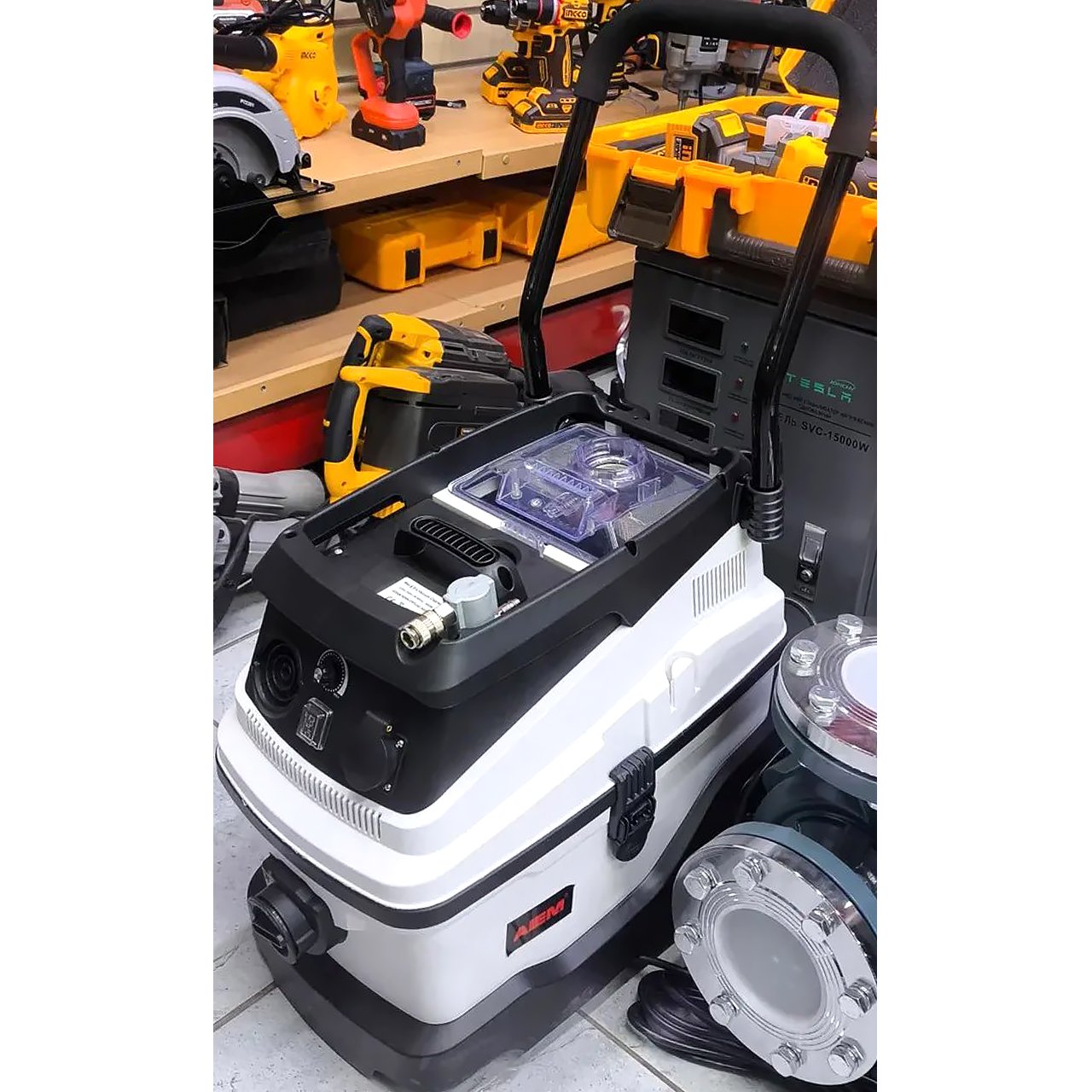 Пылесос строительный Wet&Dry мощностью 1600 Вт