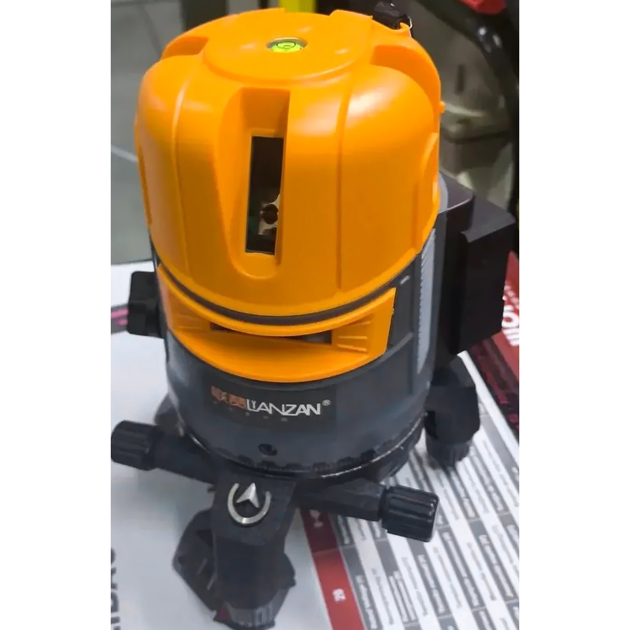 Лазерный уровень Lanzan (с треногой)