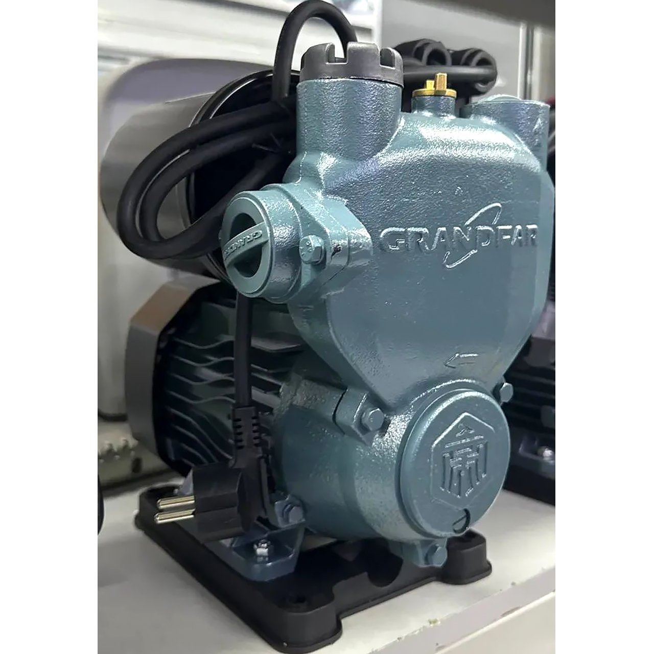 Насос повышения давления воды Grandfar 57 литров-в-минуту мощностью 750 Вт