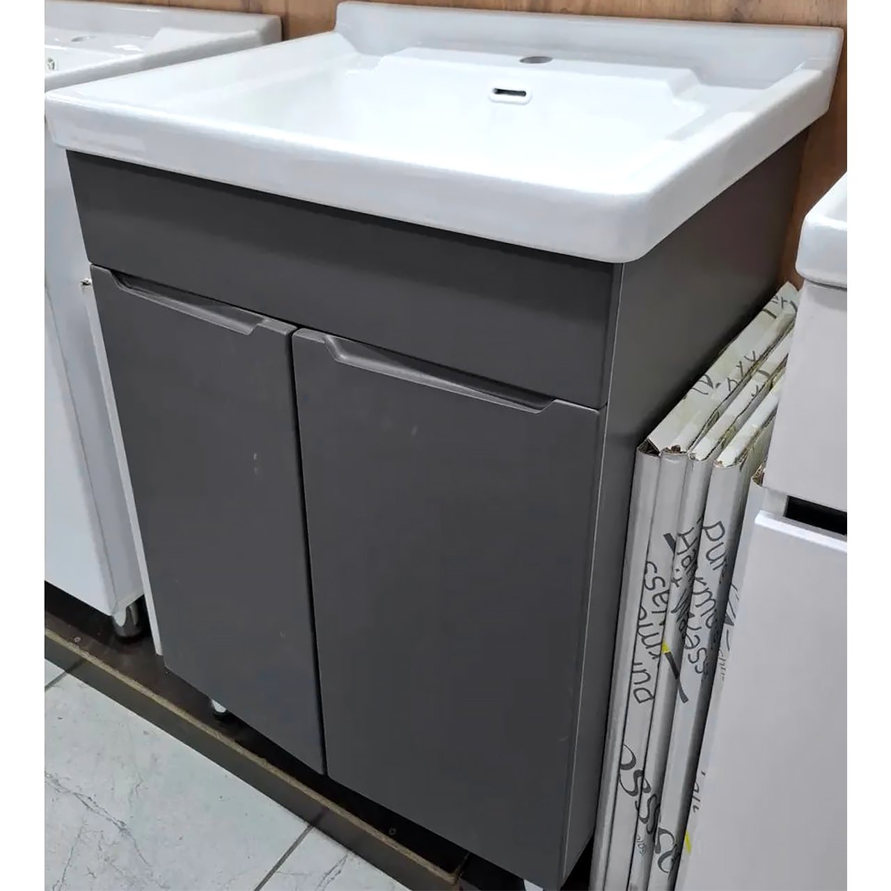 Раковина с тумбой 60 × 85 см