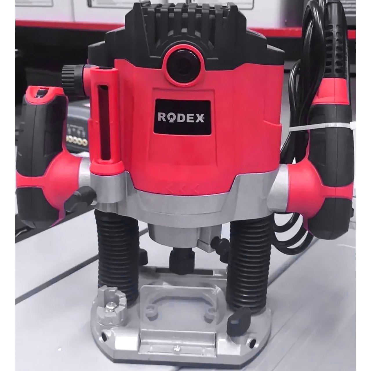 Ручной электрический фрезер Rodex мощностью 1600 Вт