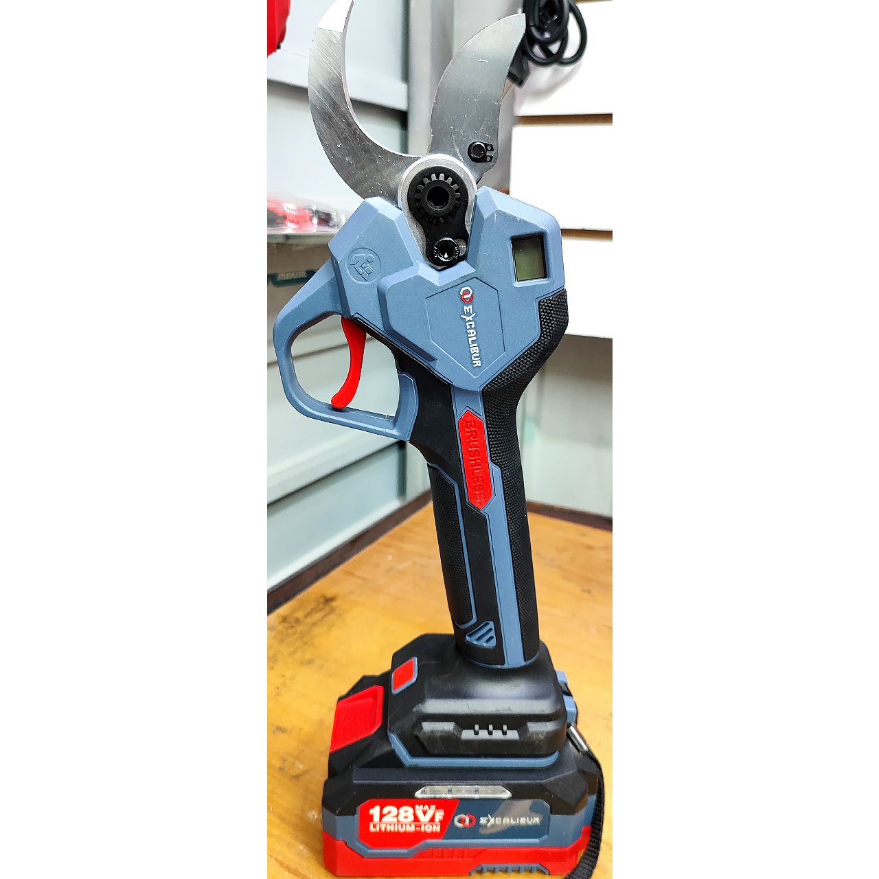 Электрический секатор Excalibur (аккумуляторный)