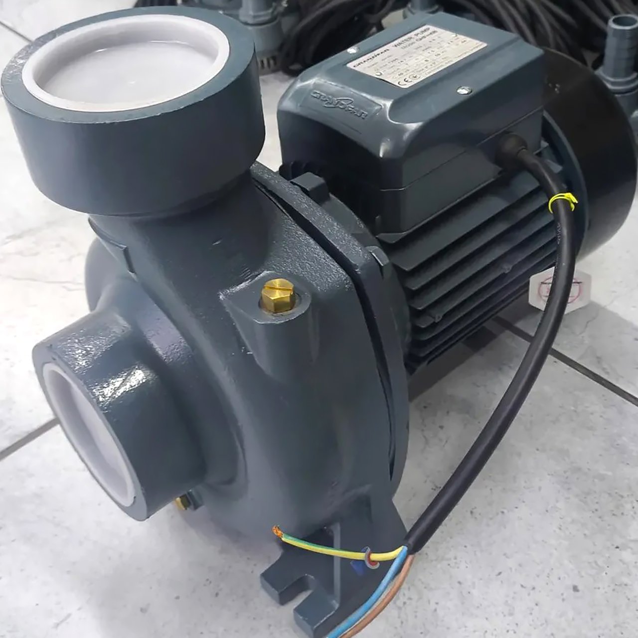 Центробежный насос Grandfar 1200 литров-в-минуту мощностью 1500 Вт