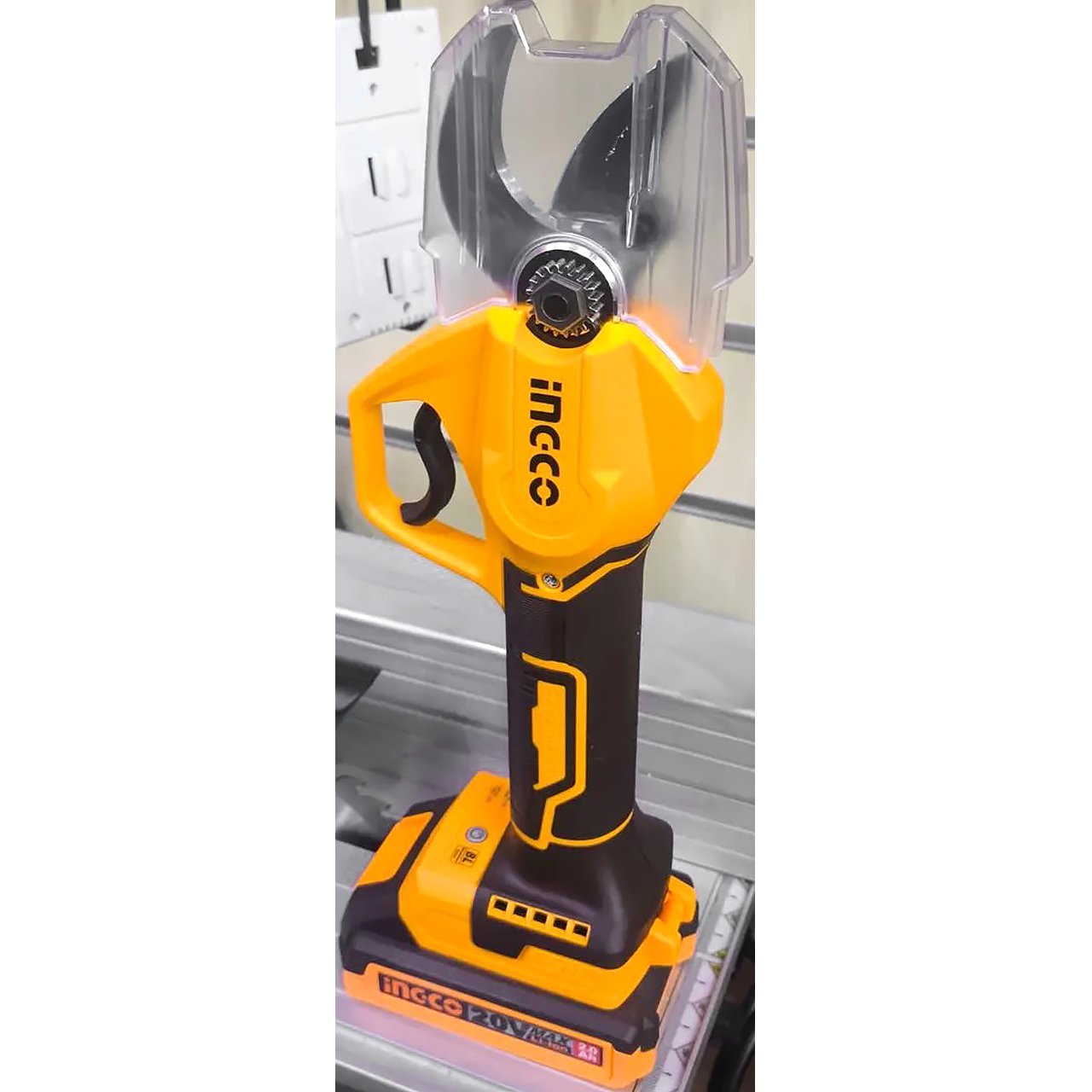 Электрический секатор iNGCO 30 мм