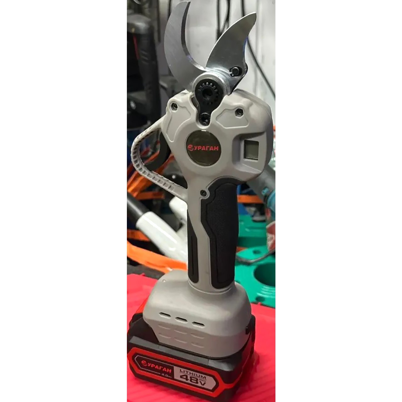 Электрический секатор «Ураган» мощностью 650 Вт (аккумуляторный)