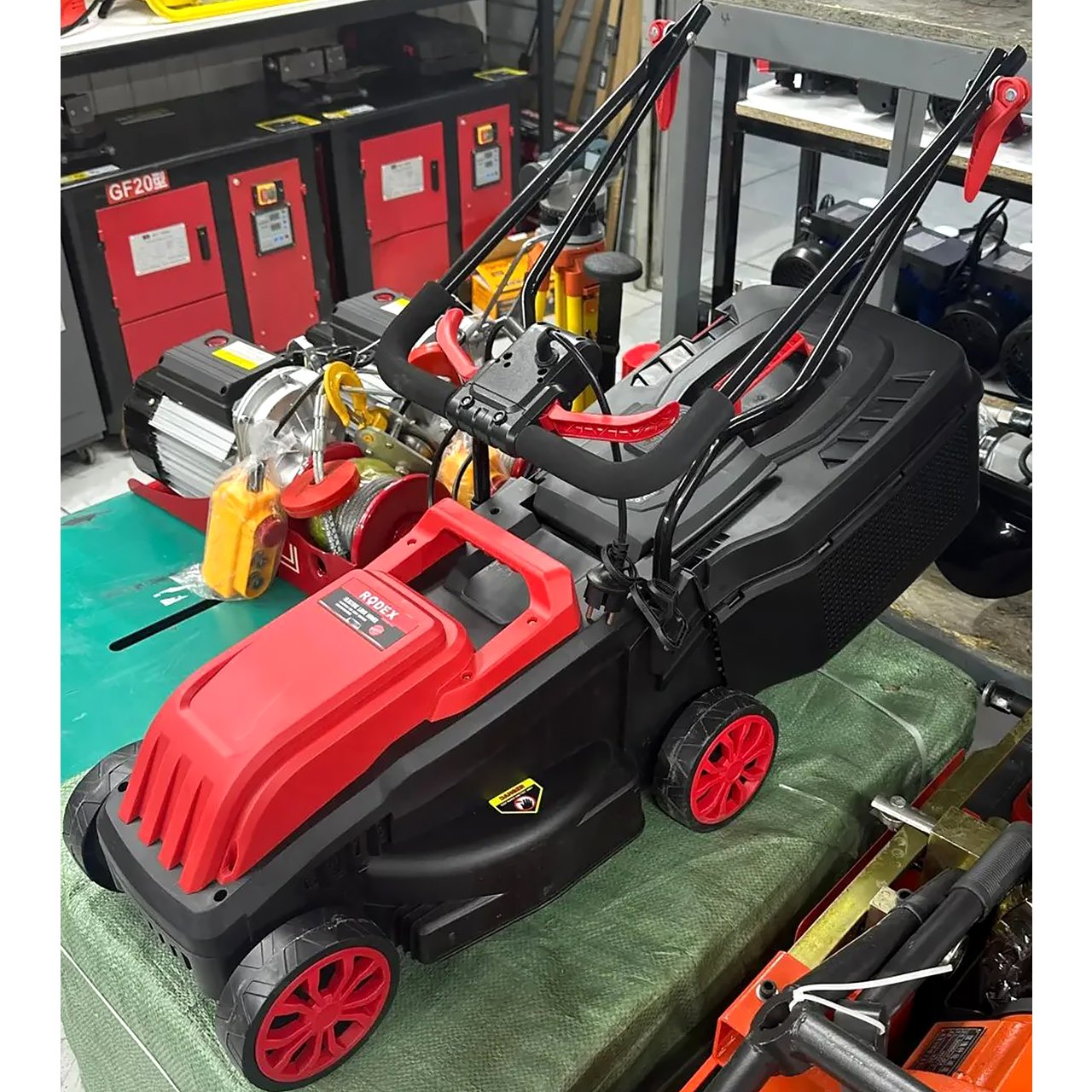 Газонокосилка Rodex мощностью 1300 Вт